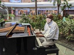 健康公园志愿钢琴师